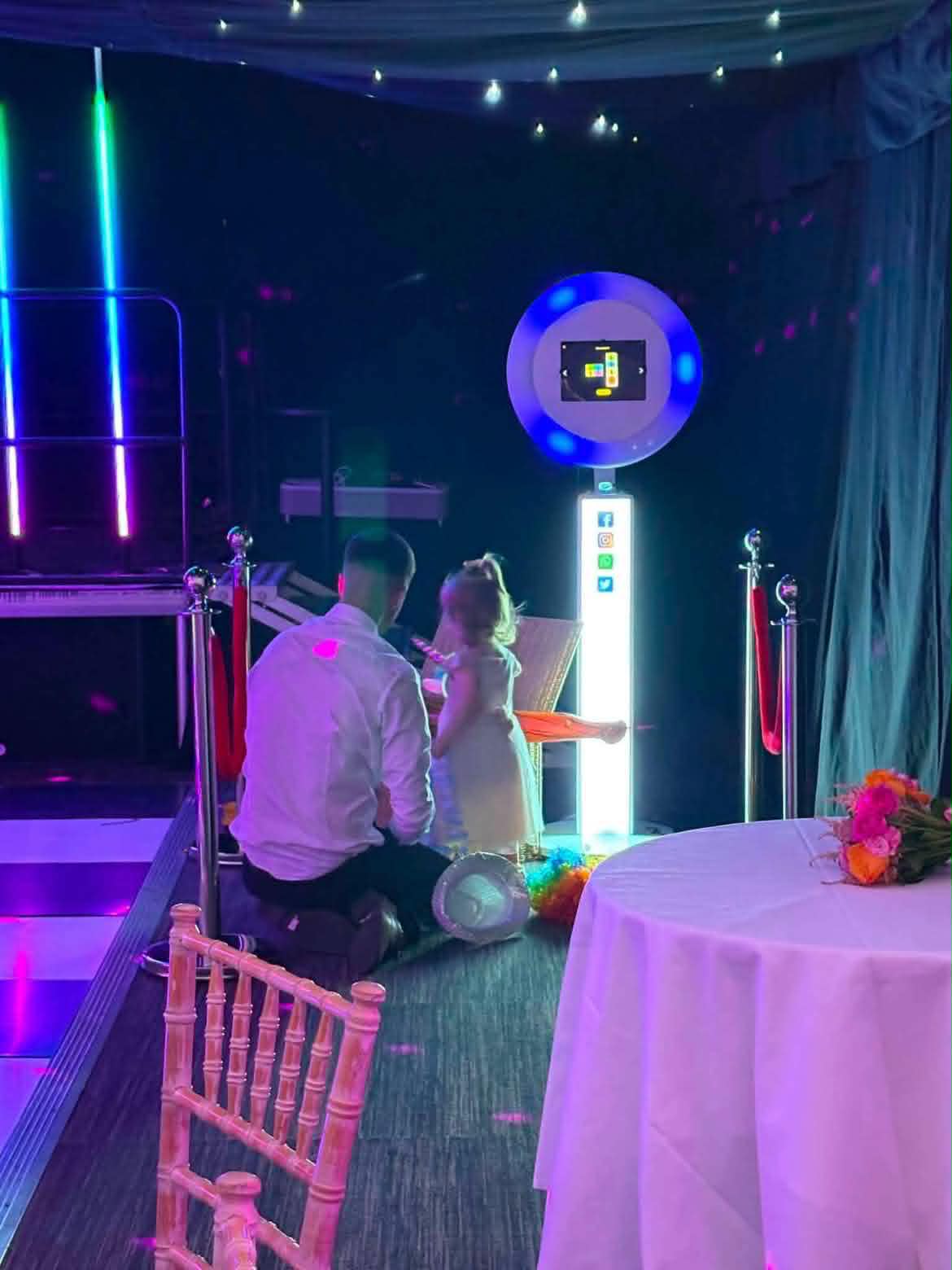 SelfiePods2U at an event